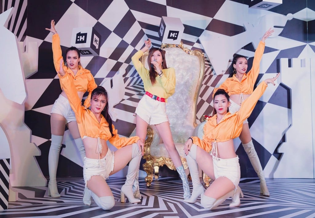 Sao Việt-Hàn "đọ tuổi" trên sàn diễn thời trang của H:CONNECT - Chuyên Trang Chia Sẻ Kiến Thức Thời Trang Mới Nhất