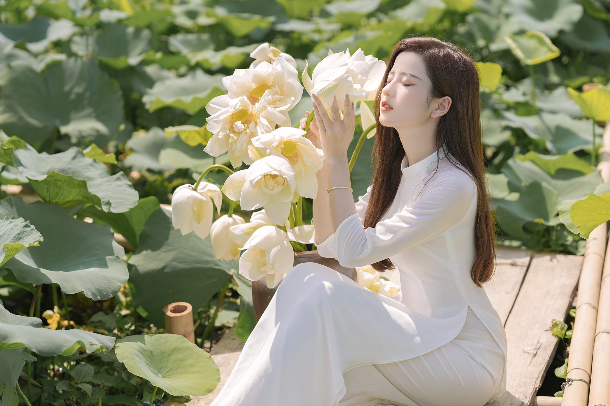 101+ Tư Thế Chụp Ảnh Sống Ảo Với Hoa Sen Đẹp Lung Linh Triệu Like