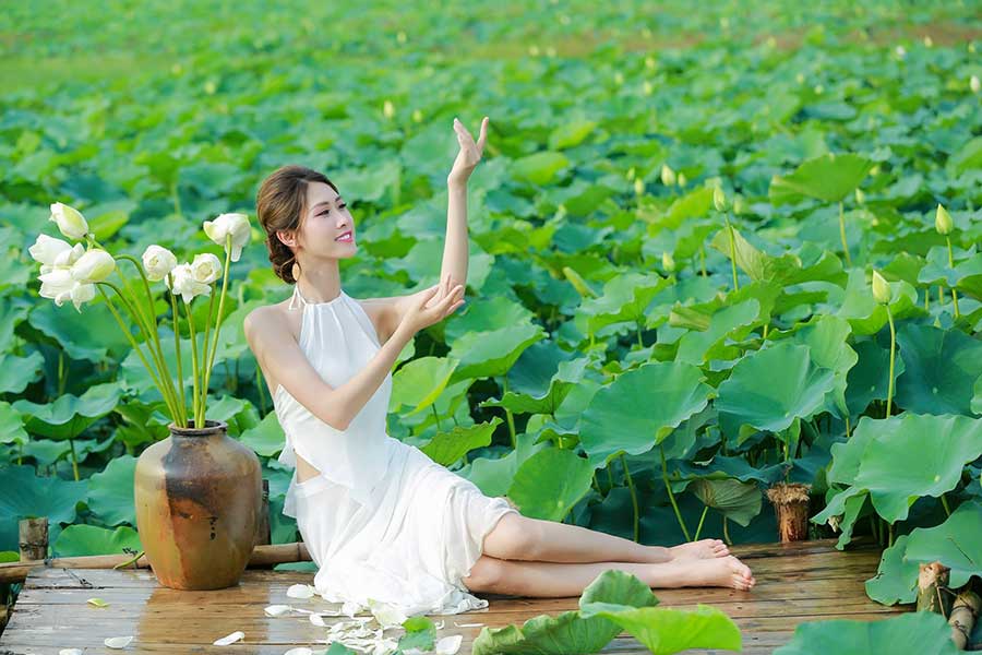 101+ Tư Thế Chụp Ảnh Sống Ảo Với Hoa Sen Đẹp Lung Linh Triệu Like