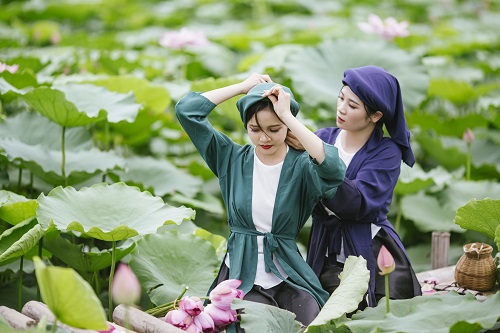 101+ Tư Thế Chụp Ảnh Sống Ảo Với Hoa Sen Đẹp Lung Linh Triệu Like