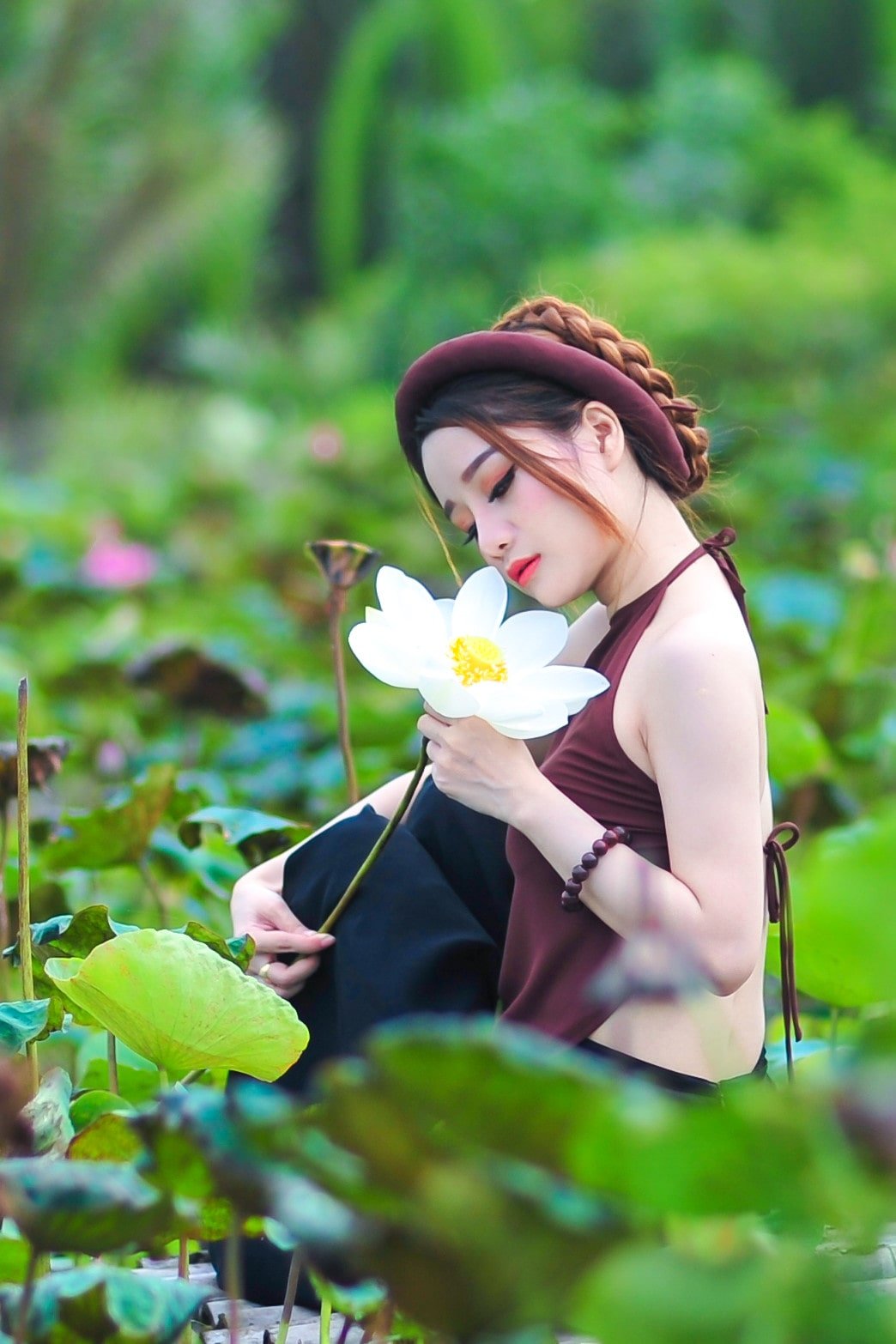 101+ Tư Thế Chụp Ảnh Sống Ảo Với Hoa Sen Đẹp Lung Linh Triệu Like