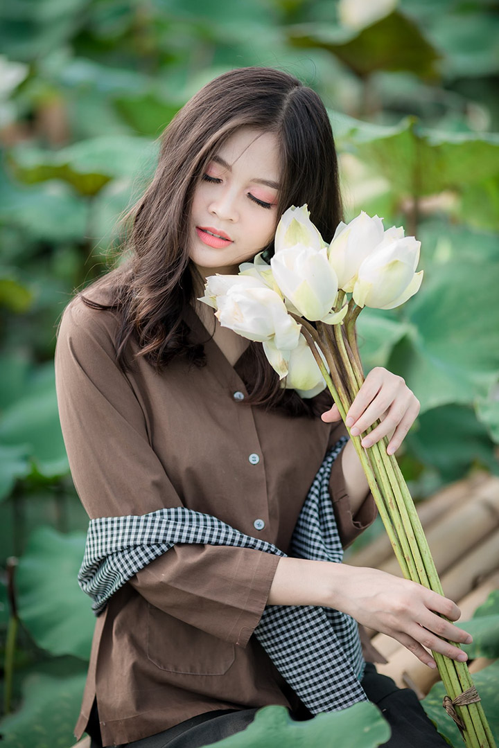 101+ Tư Thế Chụp Ảnh Sống Ảo Với Hoa Sen Đẹp Lung Linh Triệu Like