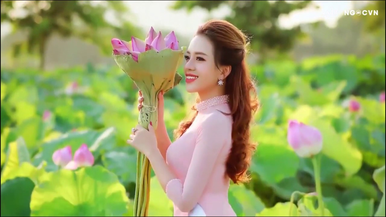 101+ Tư Thế Chụp Ảnh Sống Ảo Với Hoa Sen Đẹp Lung Linh Triệu Like