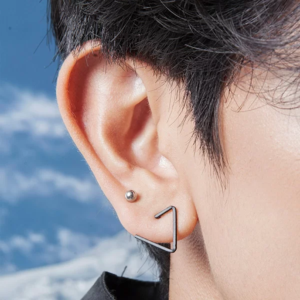 Giải đáp từ A - Z về khuyên tai nam mà bạn nên biết | ELLY