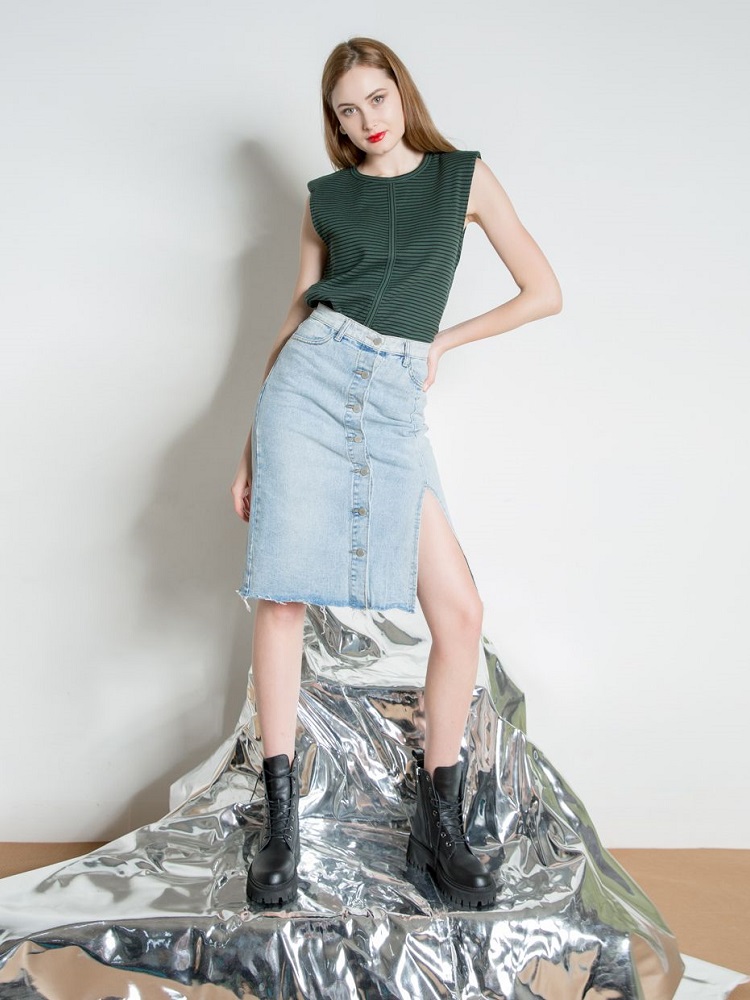 chân váy jeans phối tank top