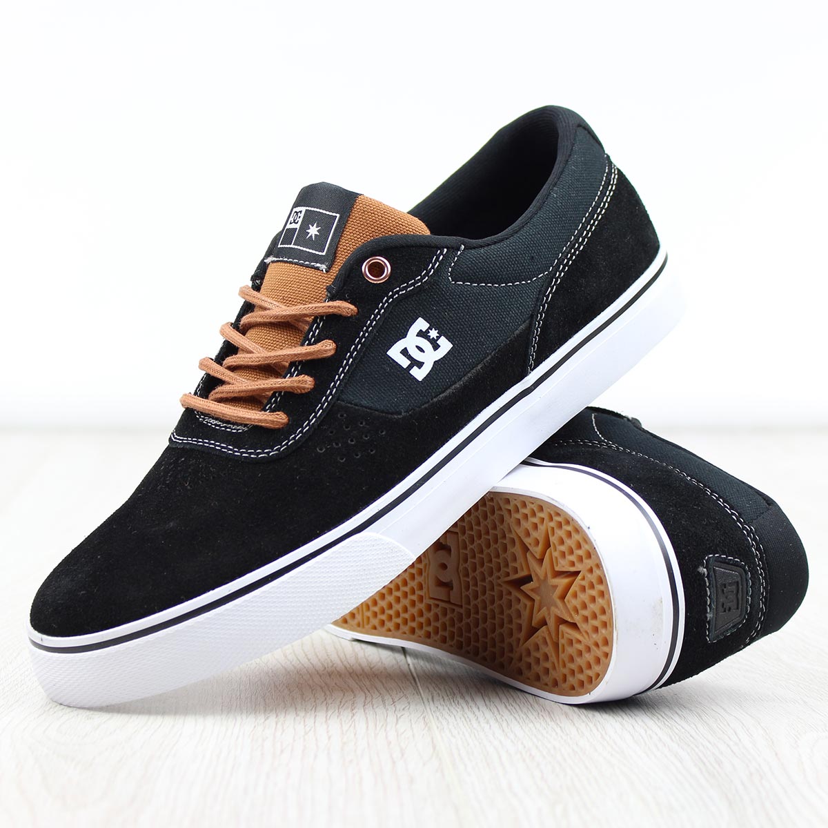 Cách thắt dây giày 5 lỗ cực đẹp: ai xem cũng phải "mê mẩn"