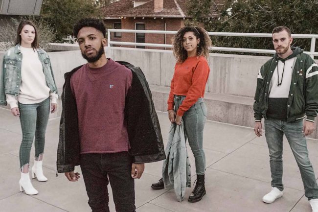 Áo nỉ là gì? Cách phối đồ với áo len như một tín đồ thời trang chính hiệu