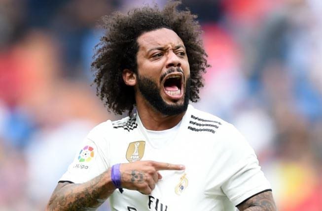 Top 5 hậu vệ trái xuất sắc nhất lịch sử bóng đá thế giới