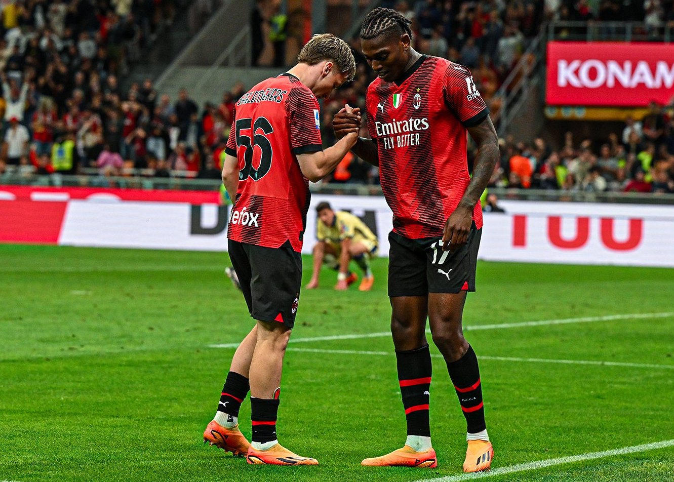 Huyền thoại Paolo Maldini bất ngờ chia tay CLB AC Milan