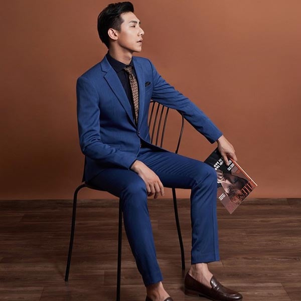 Khi chọn áo ba lỗ cho nam, hãy mặc thử áo phông và vận động nhẹ