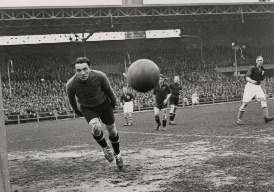 Ai đã phát minh ra bóng đá? Bóng đá được phát minh khi nào? | Cẩm nang bóng đá