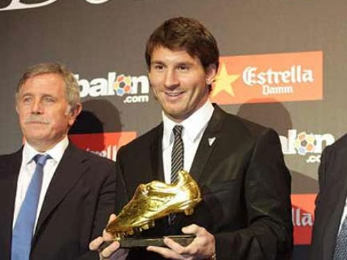 Messi nhận Chiếc giày vàng châu Âu