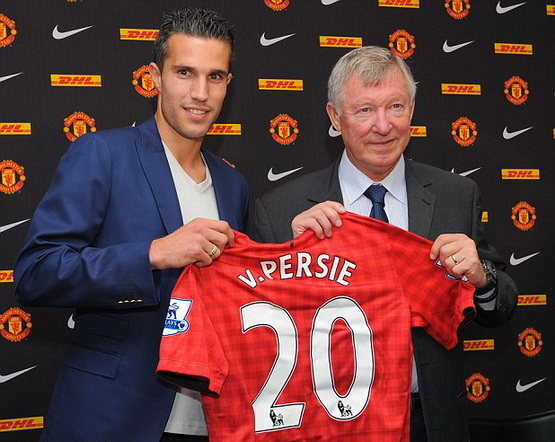 Van Persie mặc áo số 20 huyền thoại của Solskjaer