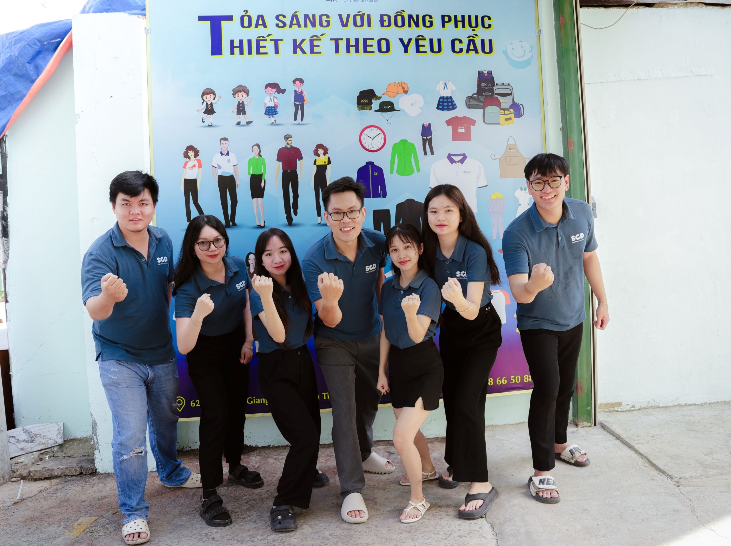 Tầm Quan Trọng Và Tầm Quan Trọng Của Quần Áo Công Ty Bạn Nên Biết