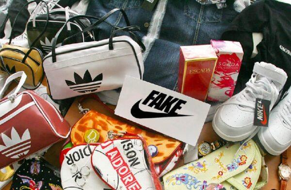 Vô số sản phẩm khác từ quần áo đến mỹ phẩm, hàng công nghệ và máy móc