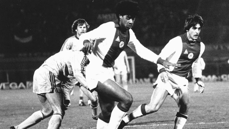 Cầu thủ Frank Rijkaard nhanh chóng trở nên nổi tiếng cùng Ajax Cầu thủ Frank Rijkaard đã nhanh chóng nổi tiếng với Ajax
