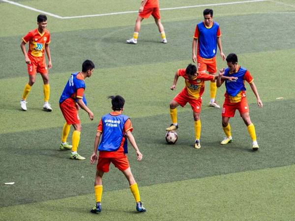 Yếm bóng đá là gì? Công dụng của nó là gì?