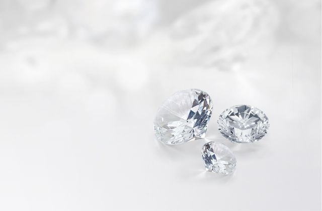 Chọn một viên kim cương phù hợp với ngân sách của bạn