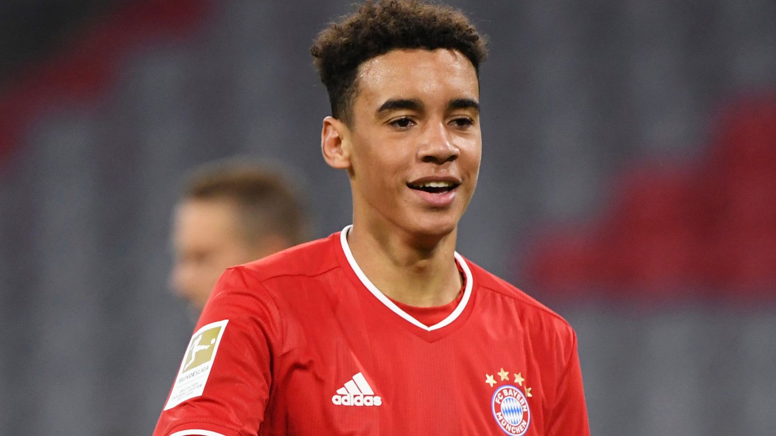 Jamal Musiala: Tiền vệ Bayern Munich ký hợp đồng chuyên nghiệp 5 năm trị giá 4,3 triệu bảng Anh mỗi mùa | Tin tức bóng đá | Sky Sports