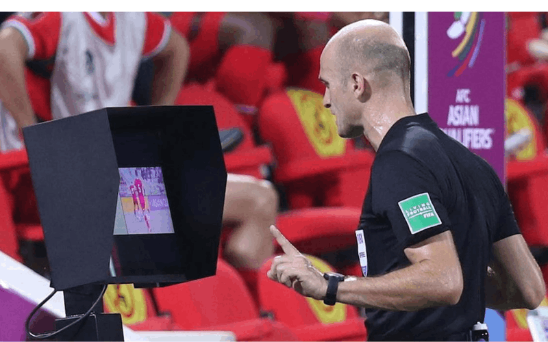 VAR là gì? Giải thích chi tiết về VAR trong bóng đá