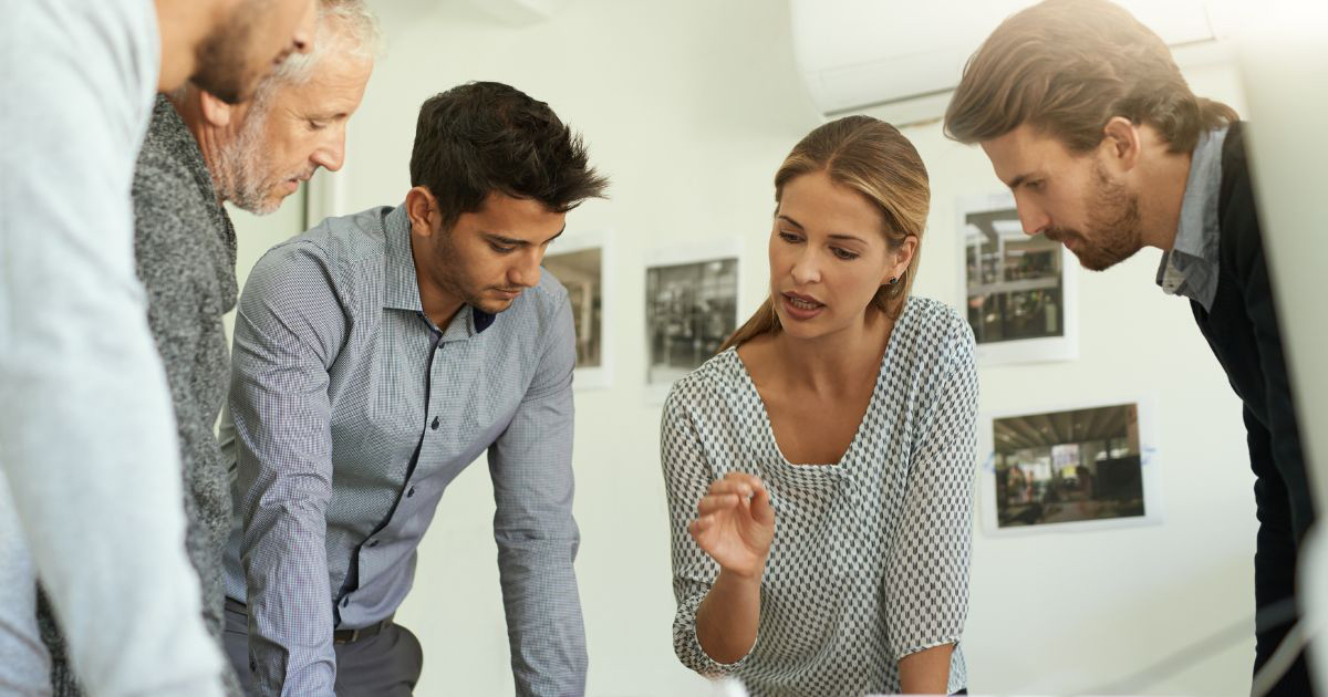 PR là gì? Tóm tắt những kiến thức cần thiết về tiếp thị quan hệ công chúng.