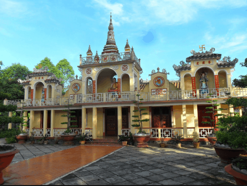 Ngôi đền trông có vẻ không hấp dẫn nhưng vẫn nổi bật (ảnh ST) 12 địa điểm du lịch Vĩnh Long hấp dẫn khách du lịch