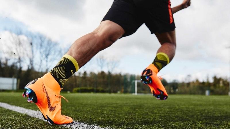 Cách chọn size giày đá bóng chuẩn, vừa bàn chân