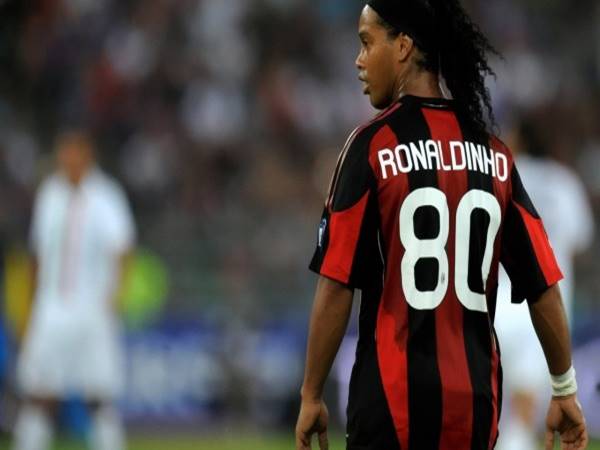 Ronaldinho mặc áo số mấy? Khám phá các số áo Ronaldinho
