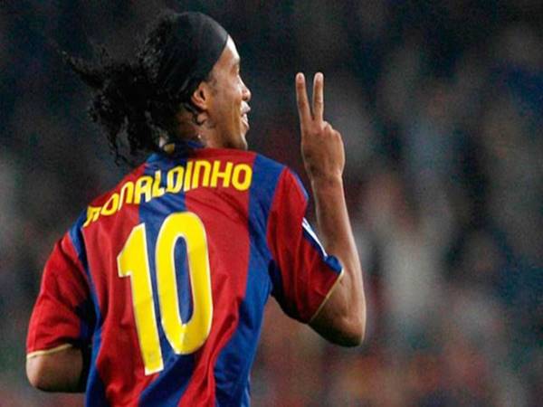 Ronaldinho mặc áo số mấy? Khám phá các số áo Ronaldinho