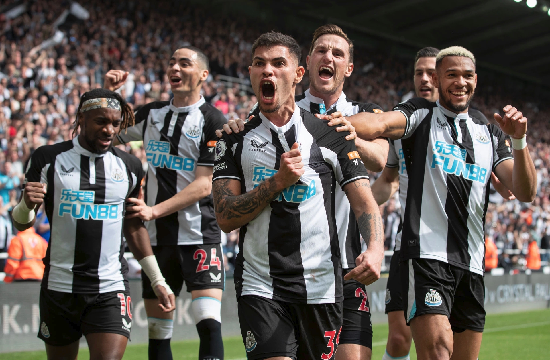 Newcastle trụ hạng thần kỳ nhờ tiền