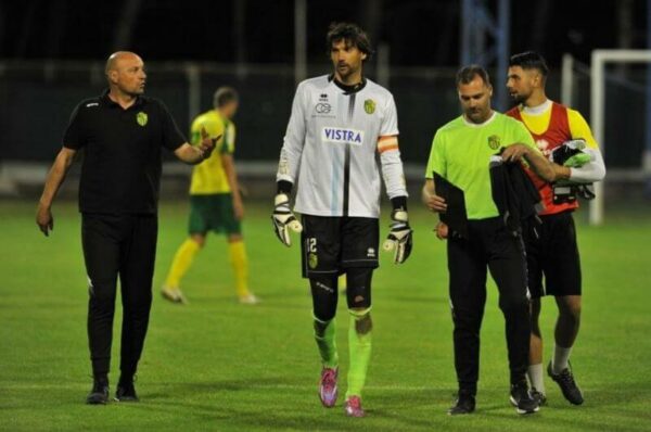 Top 10 cầu thủ cao nhất thế giới trong bóng đá