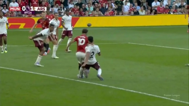 Phạm lỗi trong bóng đá: Các lỗi phổ biến và mức phạt tương ứng