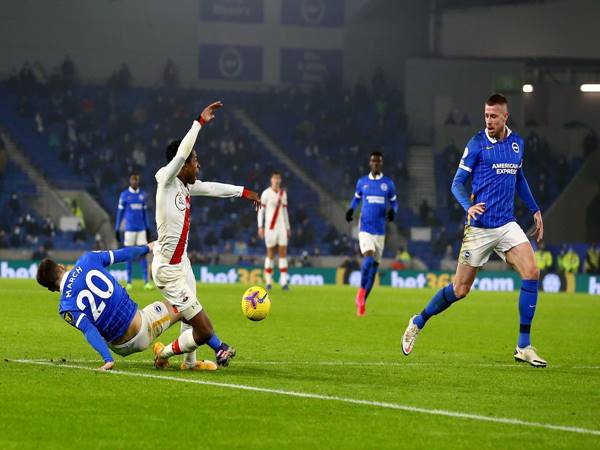 Phạm lỗi bóng đá là gì? Các hình phạt dành cho cầu thủ