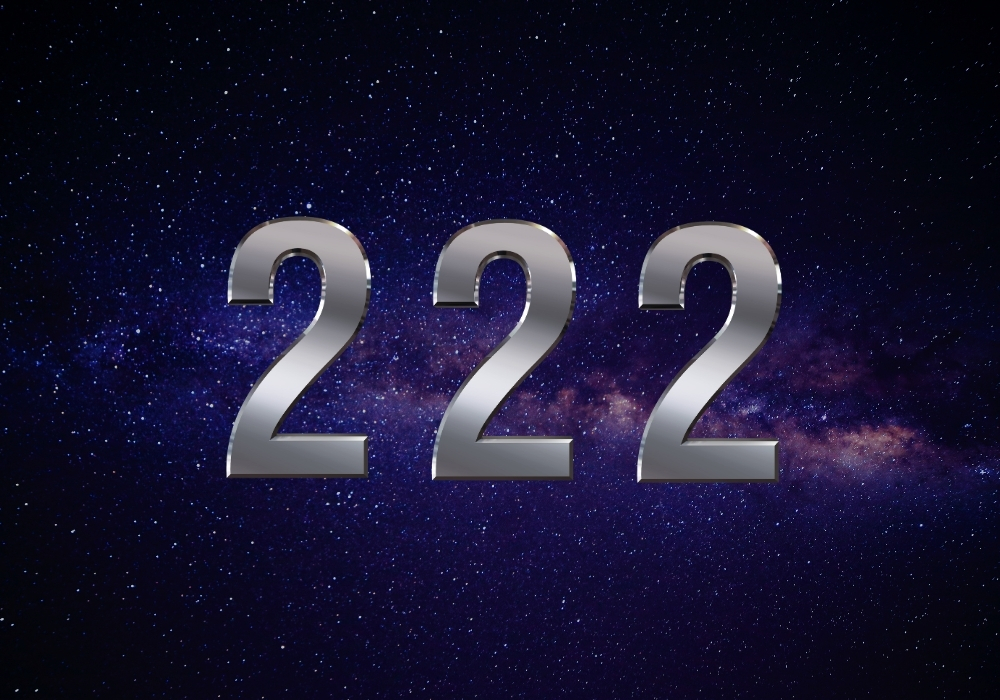 222 có ý nghĩa gì trong tình yêu, thần số học, tâm linh?