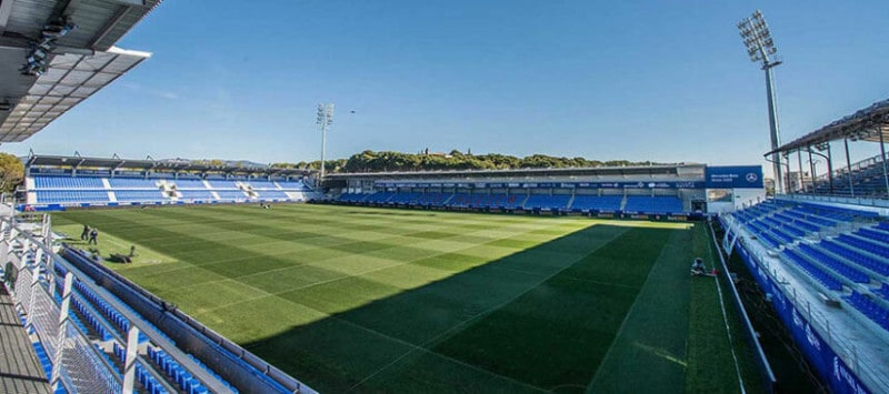 Toàn cảnh sân vận động El Alcoraz tại thành phố Huesca